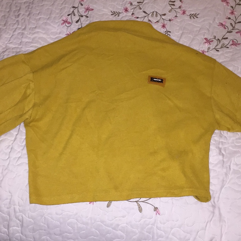 Yellow sweatshirt